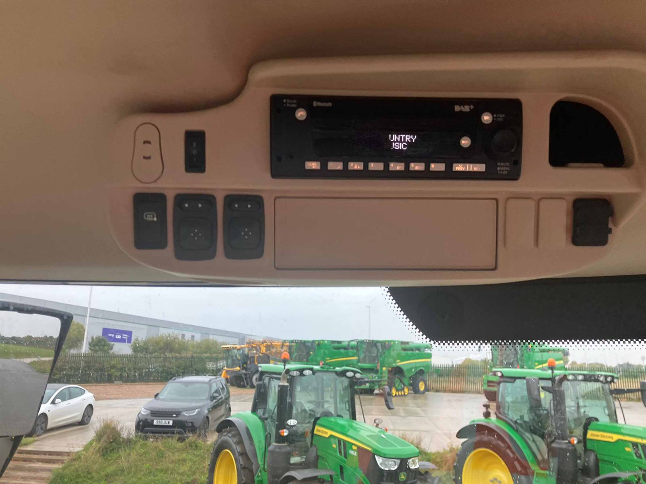 John Deere 6R 215 - Трактор: фото 4 John Deere 6R 215 - Трактор: фото 4