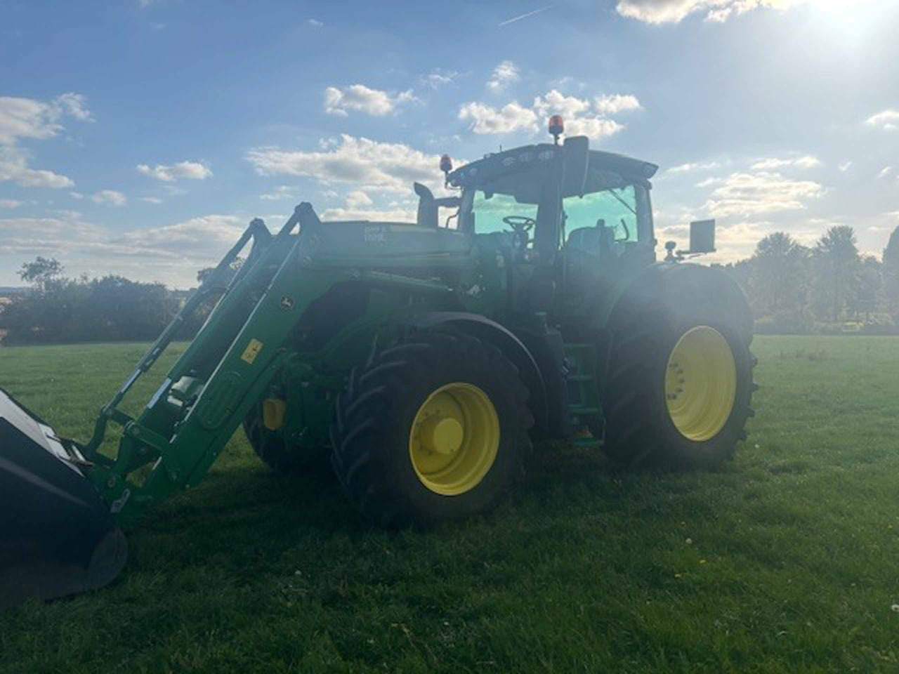 John Deere 6R 250 + 683R - Трактор: фото 2 John Deere 6R 250 + 683R - Трактор: фото 2
