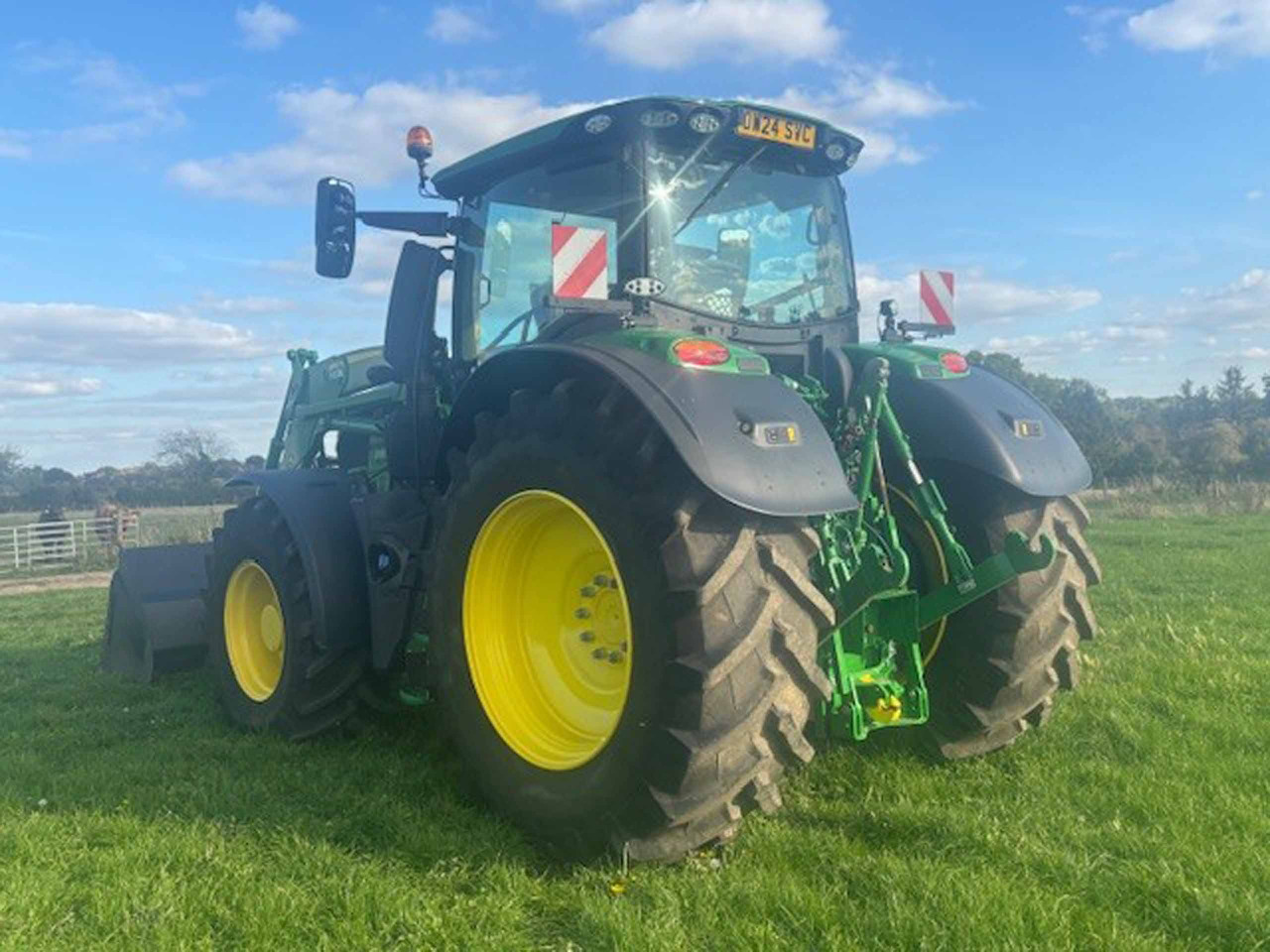 John Deere 6R 250 + 683R - Трактор: фото 5 John Deere 6R 250 + 683R - Трактор: фото 5