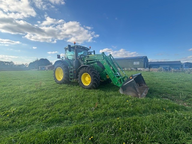 John Deere 6R 250 + 683R - Трактор: фото 1 John Deere 6R 250 + 683R - Трактор: фото 1