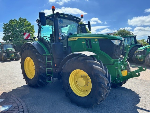 John Deere 6R 250 - Трактор: фото 3 John Deere 6R 250 - Трактор: фото 3