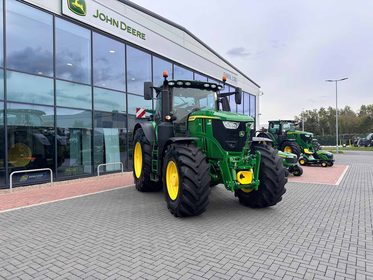 John Deere 6R 250 - Трактор: фото 3 John Deere 6R 250 - Трактор: фото 3