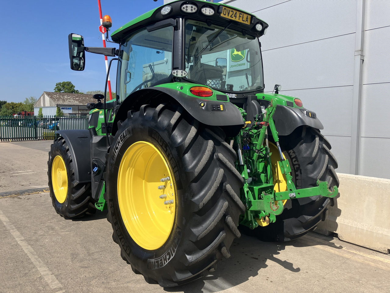 John Deere 6R155 - Трактор: фото 3 John Deere 6R155 - Трактор: фото 3