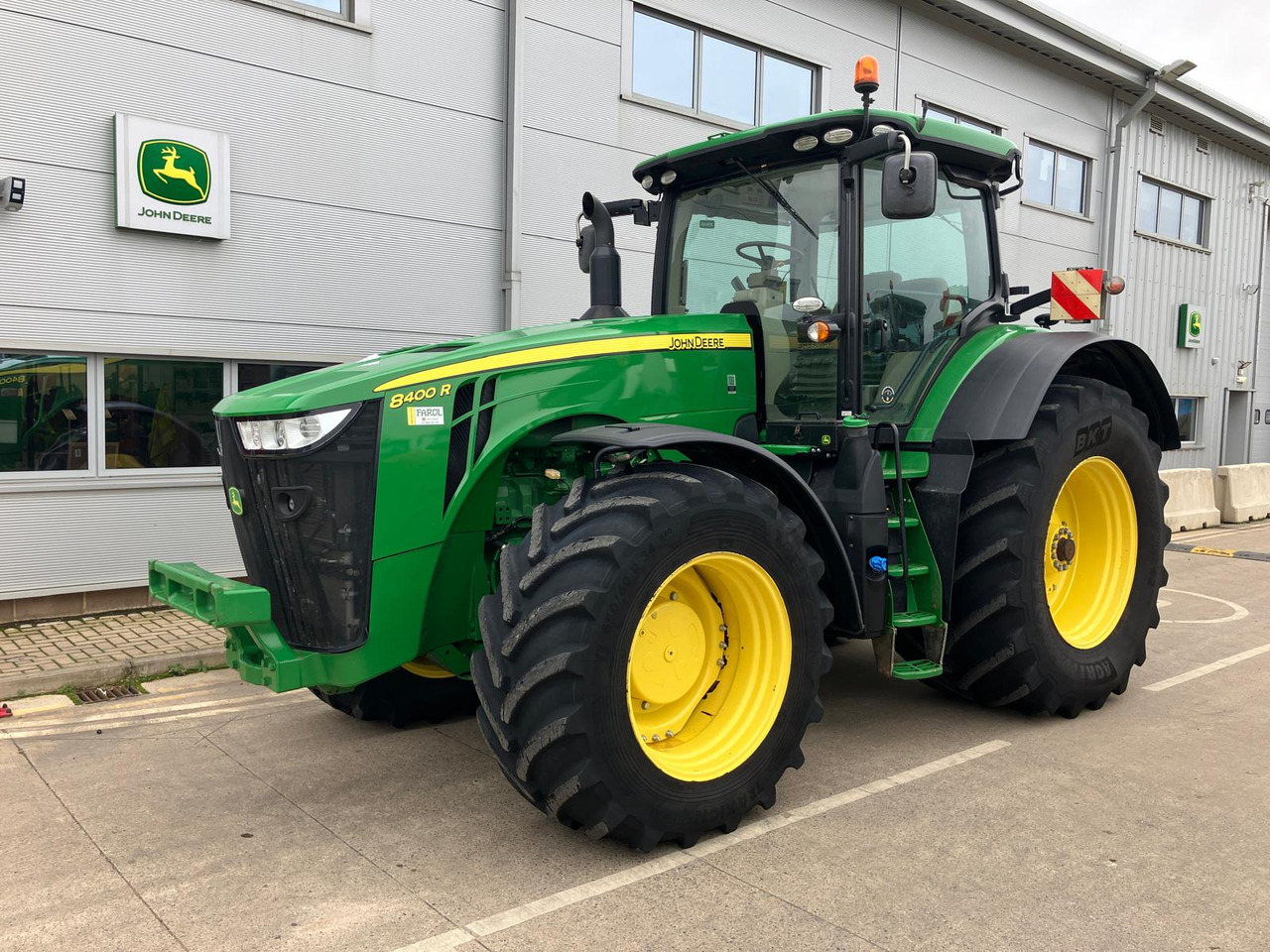 John Deere 8400R - Трактор: фото 1 John Deere 8400R - Трактор: фото 1