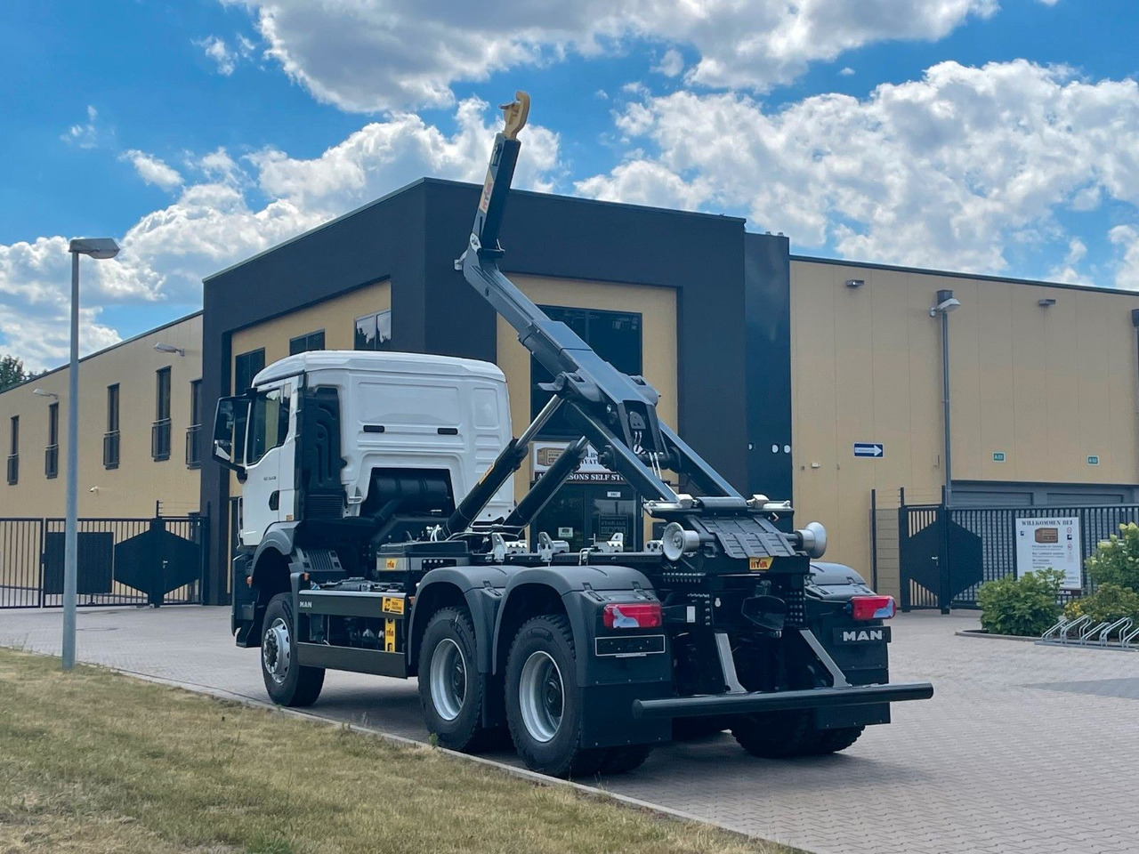MAN TGS 33.440 6x6 Euro6e Hyva - Hiab MultiLift - Крюковой мультилифт, Автоманипулятор: фото 4 MAN TGS 33.440 6x6 Euro6e Hyva - Hiab MultiLift - Крюковой мультилифт, Автоманипулятор: фото 4