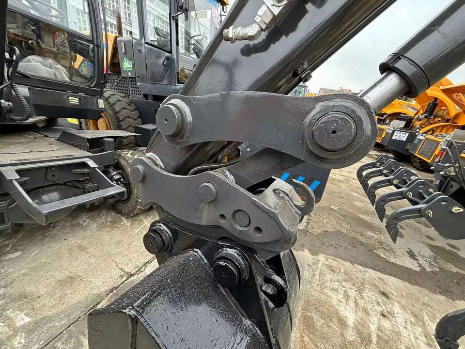 Hot Sale Used Doosan Dx75 Small 7.5t Wheel Excavator South Korea DX75 Mini Excavator for Sale Good Condition - Колёсный экскаватор: фото 5 Hot Sale Used Doosan Dx75 Small 7.5t Wheel Excavator South Korea DX75 Mini Excavator for Sale Good Condition - Колёсный экскаватор: фото 5