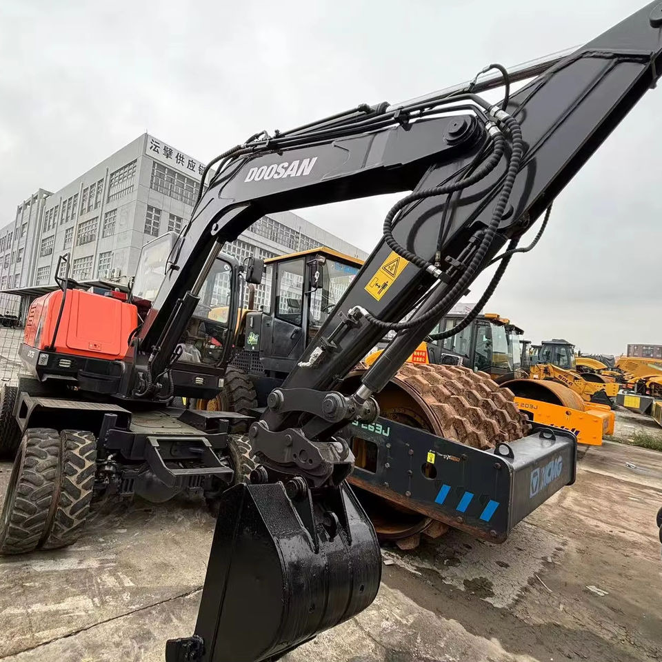 Hot Sale Used Doosan Dx75 Small 7.5t Wheel Excavator South Korea DX75 Mini Excavator for Sale Good Condition - Колёсный экскаватор: фото 1 Hot Sale Used Doosan Dx75 Small 7.5t Wheel Excavator South Korea DX75 Mini Excavator for Sale Good Condition - Колёсный экскаватор: фото 1
