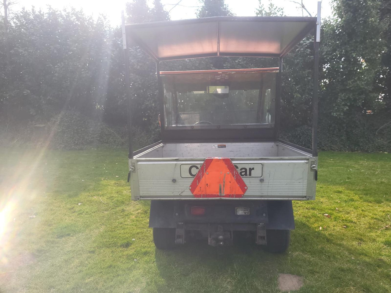 Club Car Carryall Turf 2 – Bouwjaar 2009 – Elektrisch – Met dichte cabine en elektrische kiepbak – Marge-kavel - Гольф-кар: фото 4 Club Car Carryall Turf 2 – Bouwjaar 2009 – Elektrisch – Met dichte cabine en elektrische kiepbak – Marge-kavel - Гольф-кар: фото 4