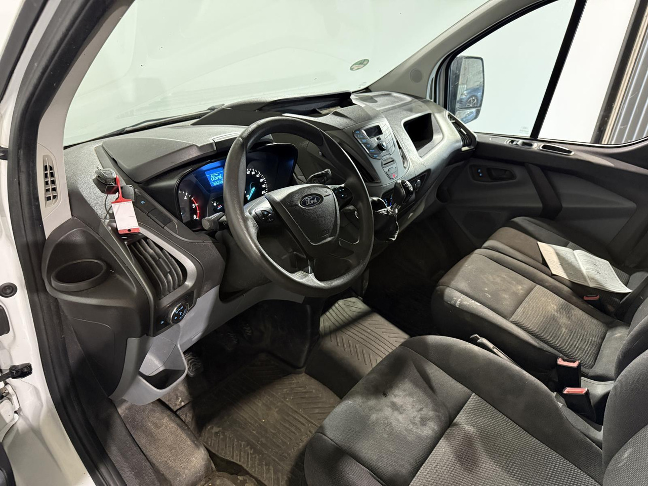 Ford Transit Custom 270 2.0 TDCI L1H1 2017 258.356 km V-026-FL - Цельнометаллический фургон: фото 3 Ford Transit Custom 270 2.0 TDCI L1H1 2017 258.356 km V-026-FL - Цельнометаллический фургон: фото 3