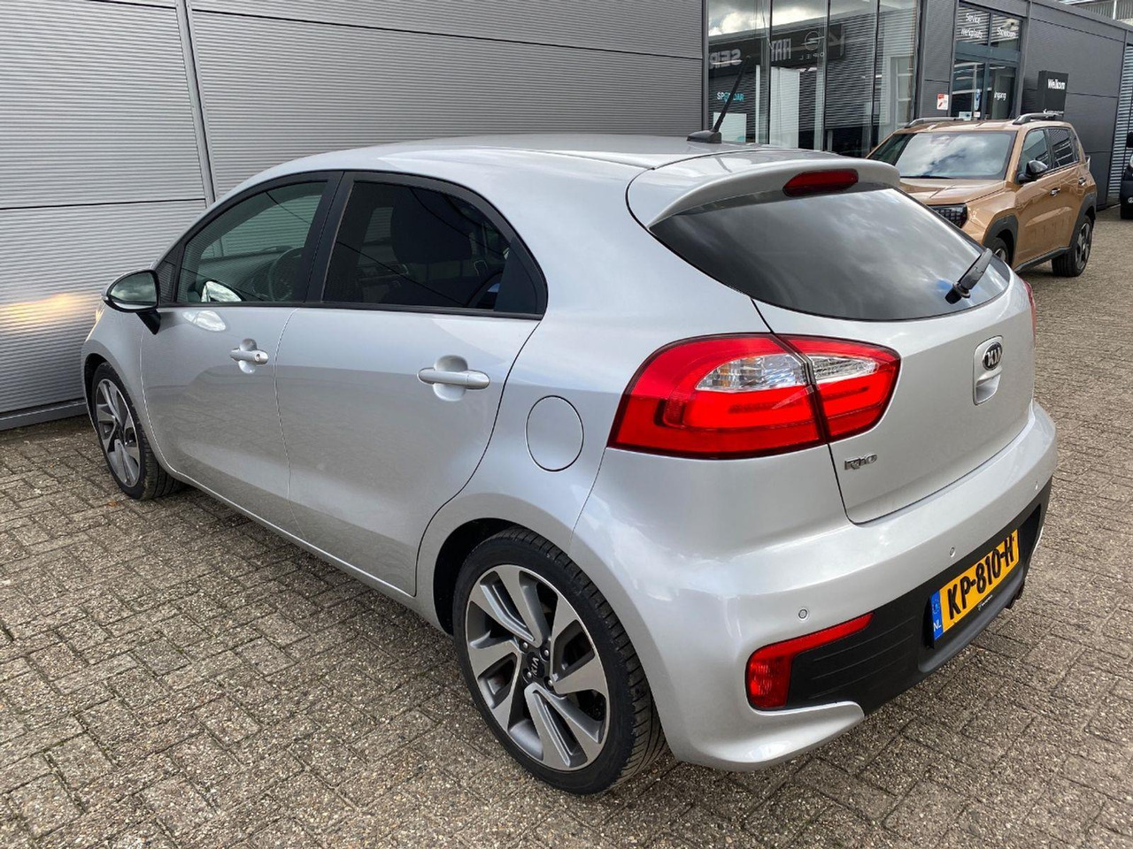 Kia Rio 1.2 CVVT ExecutiveLine | 2016 | 136.369 km | KP810H | NAP: Logisch - Хэтчбек: фото 3 Kia Rio 1.2 CVVT ExecutiveLine | 2016 | 136.369 km | KP810H | NAP: Logisch - Хэтчбек: фото 3