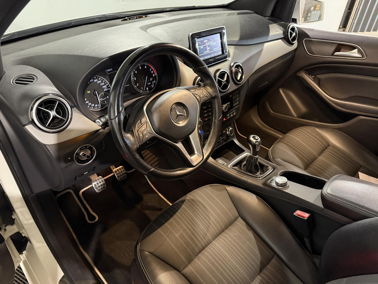 Mercedes-Benz | B-klasse | 180 Ambition | 2012 | 131.978 km | G005BR | Geen oordeel - Легковой автомобиль: фото 3 Mercedes-Benz | B-klasse | 180 Ambition | 2012 | 131.978 km | G005BR | Geen oordeel - Легковой автомобиль: фото 3