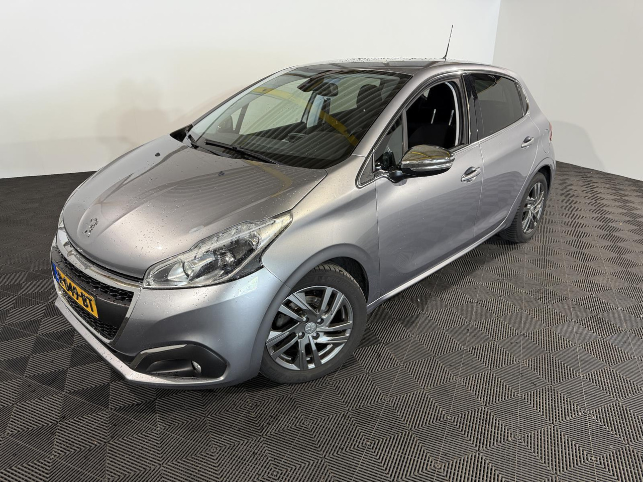 Peugeot | 208 | 1.5 BlueHDi Blue Lease Allure | 2019 | 183.354 km | R049BT | Geen oordeel - Хэтчбек: фото 1 Peugeot | 208 | 1.5 BlueHDi Blue Lease Allure | 2019 | 183.354 km | R049BT | Geen oordeel - Хэтчбек: фото 1