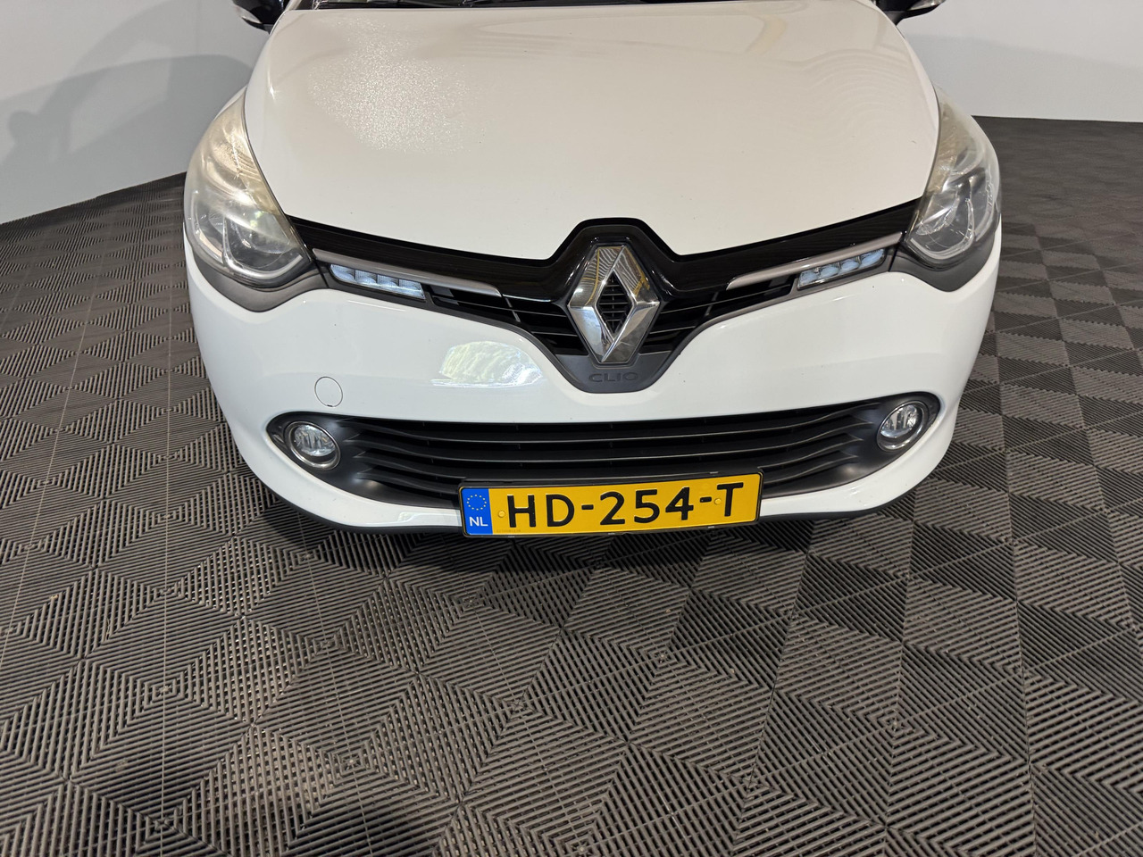 Renault Clio 0.9 TCe ECO Night&Day | 2015 | 170.065 km | HD-254 T - Хэтчбек: фото 2 Renault Clio 0.9 TCe ECO Night&Day | 2015 | 170.065 km | HD-254 T - Хэтчбек: фото 2