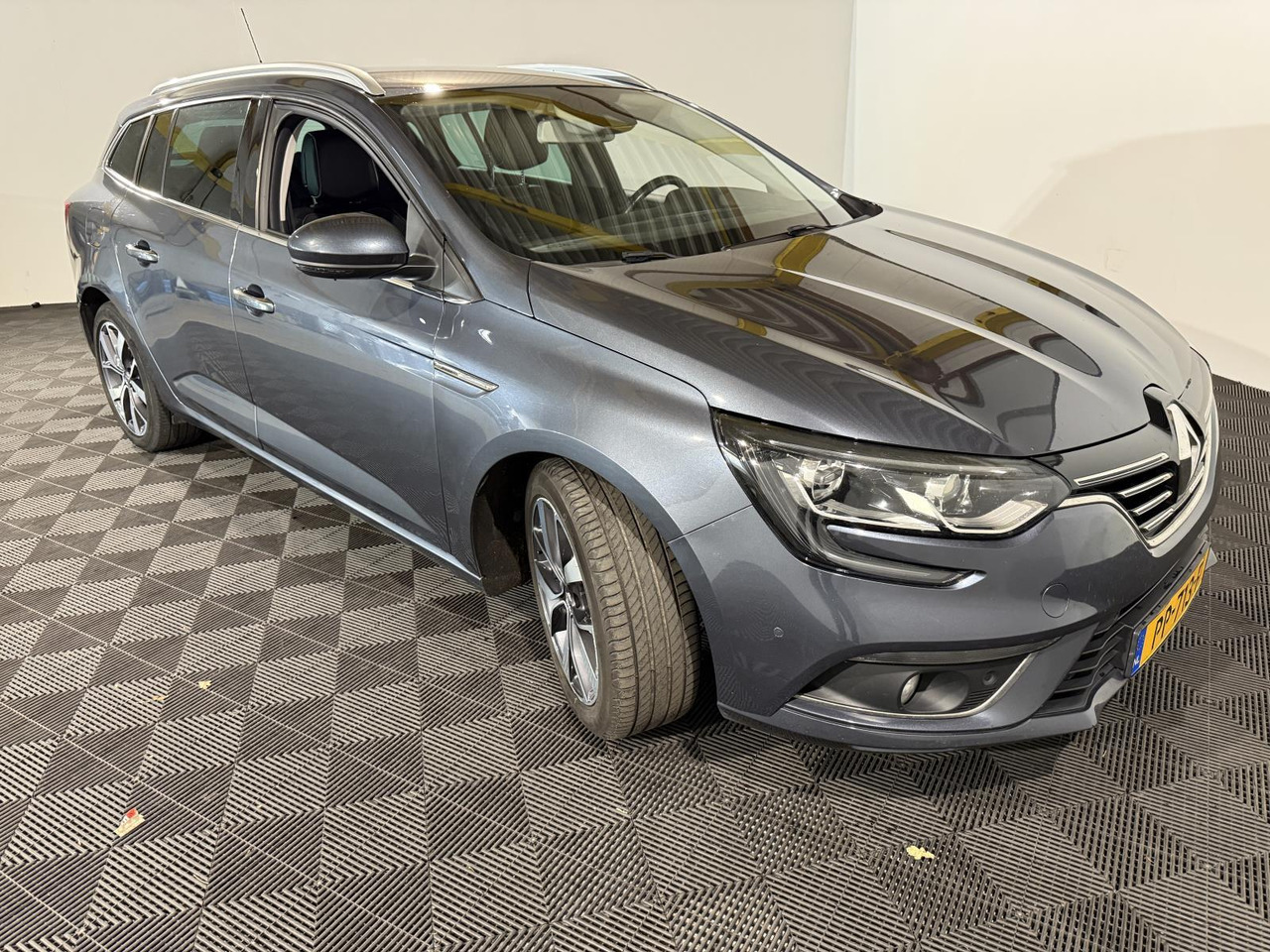 Renault | Mégane Estate | 1.2 TCe Bose | 2017 | 197.462 km | PP713F | Logisch - Легковой автомобиль: фото 2 Renault | Mégane Estate | 1.2 TCe Bose | 2017 | 197.462 km | PP713F | Logisch - Легковой автомобиль: фото 2