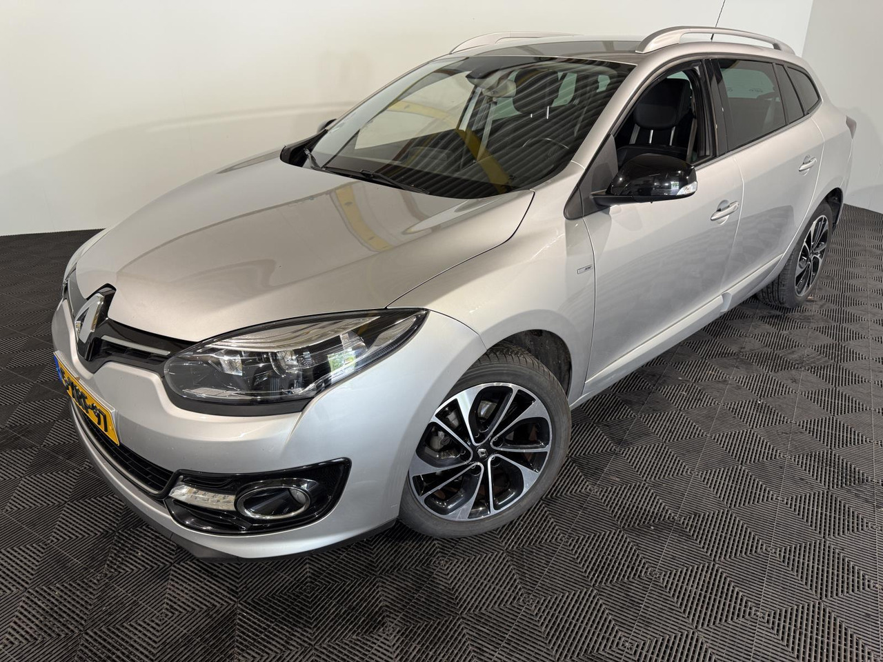 Renault Mégane Estate 1.2 TCe Bose 5-XRF-97 185.127 km 2014 - Легковой автомобиль: фото 1 Renault Mégane Estate 1.2 TCe Bose 5-XRF-97 185.127 km 2014 - Легковой автомобиль: фото 1