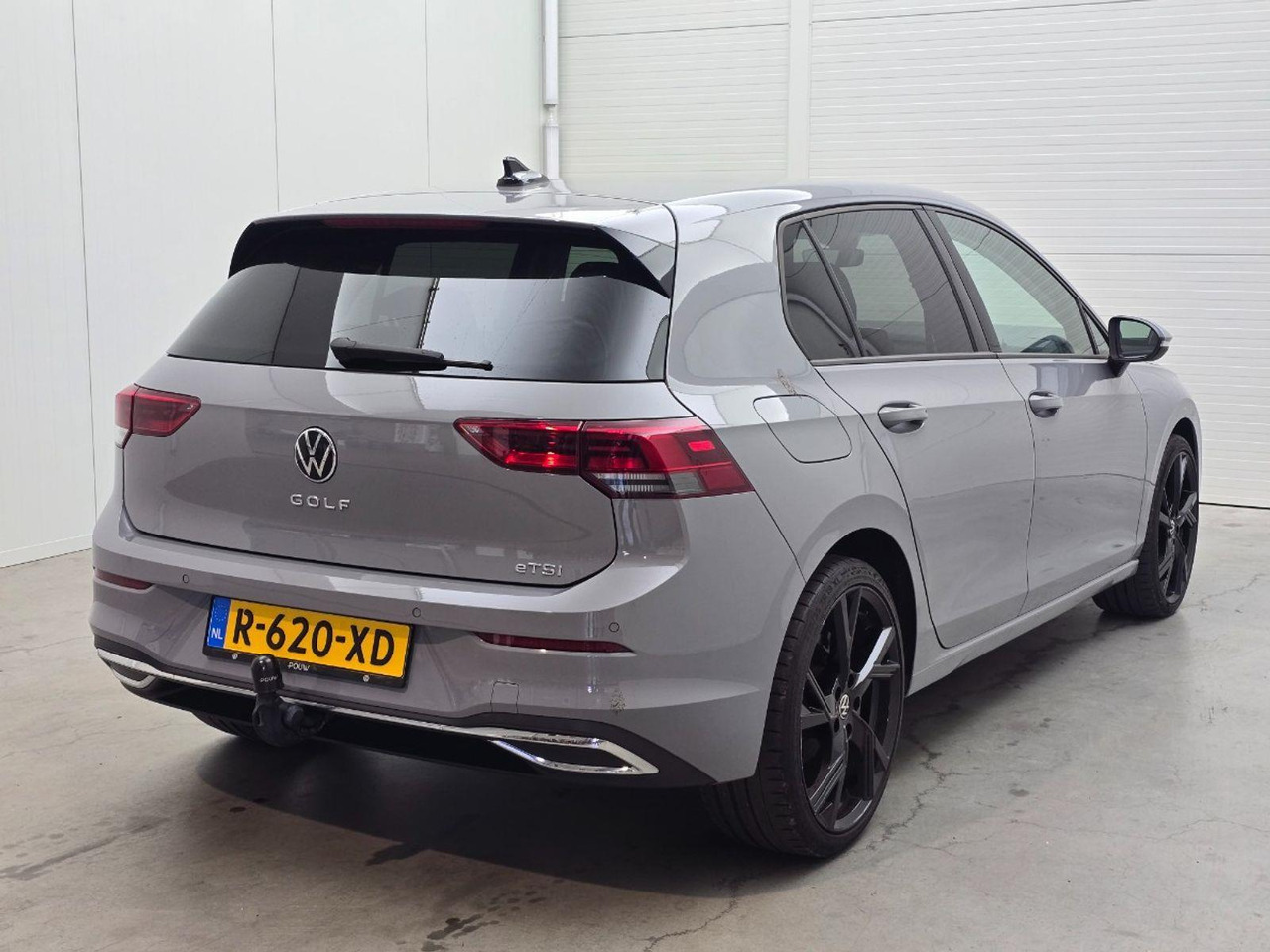 Volkswagen Golf 1.5 eTSI R - Line Business+ | 2022 | 46.250 km | Automaat | R620XD | NAP: Geen oordeel - Хэтчбек: фото 4 Volkswagen Golf 1.5 eTSI R - Line Business+ | 2022 | 46.250 km | Automaat | R620XD | NAP: Geen oordeel - Хэтчбек: фото 4