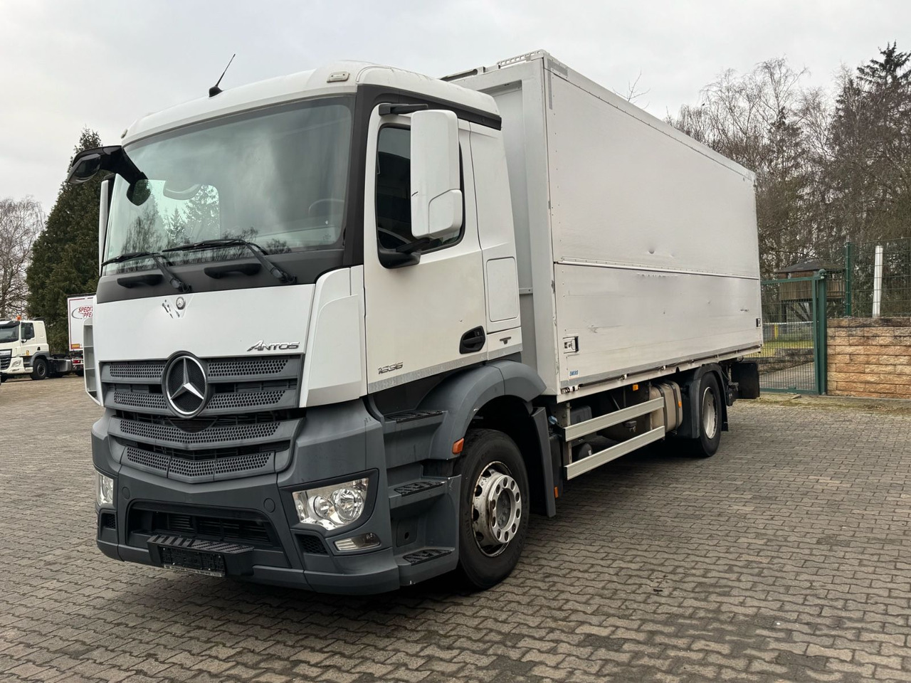 Mercedes-Benz Antos 1836L/4x2/2t.LBW/2xAHK/aus.1Hand/16.Pal. - Грузовик для перевозки напитков: фото 3 Mercedes-Benz Antos 1836L/4x2/2t.LBW/2xAHK/aus.1Hand/16.Pal. - Грузовик для перевозки напитков: фото 3