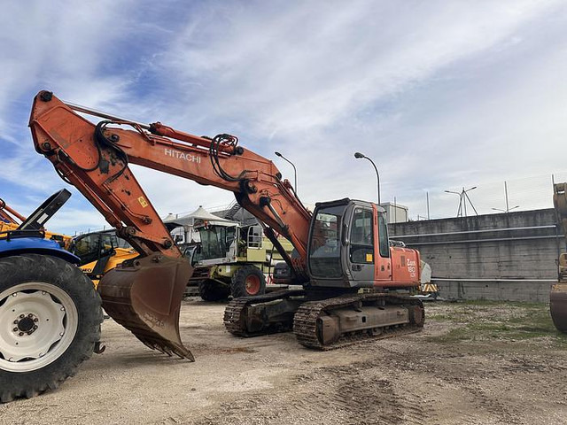 Hitachi ZX180 - Гусеничный экскаватор: фото 1 Hitachi ZX180 - Гусеничный экскаватор: фото 1