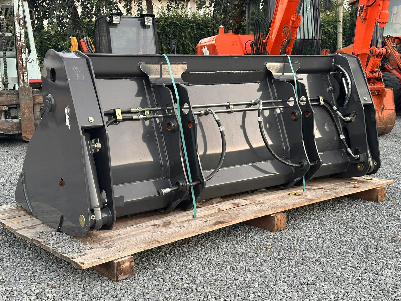 Ковш для погрузчика NEW HOLLAND 220: фото 7 Ковш для погрузчика NEW HOLLAND 220: фото 7