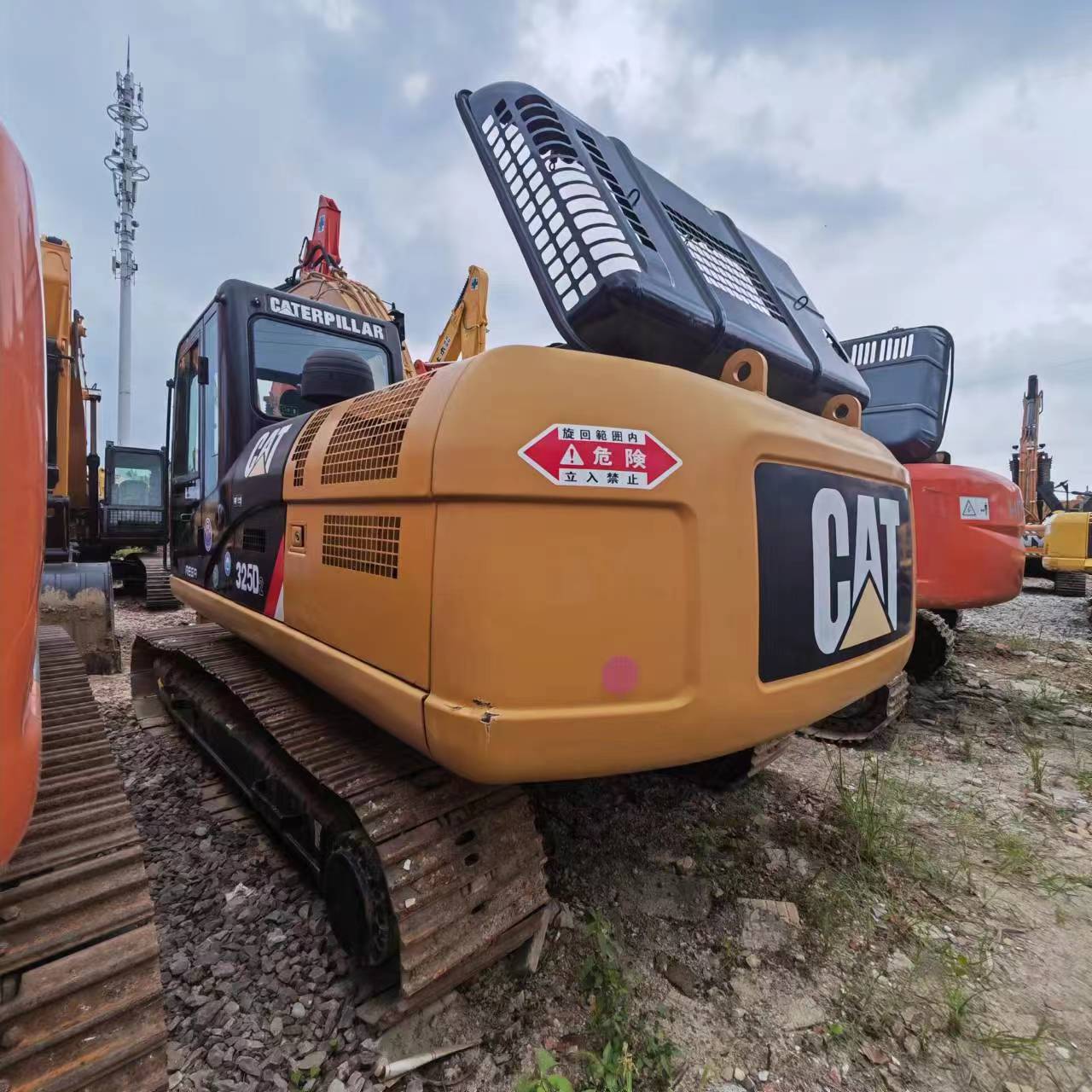 CATERPILLAR 325D2 - Гусеничный экскаватор: фото 3 CATERPILLAR 325D2 - Гусеничный экскаватор: фото 3