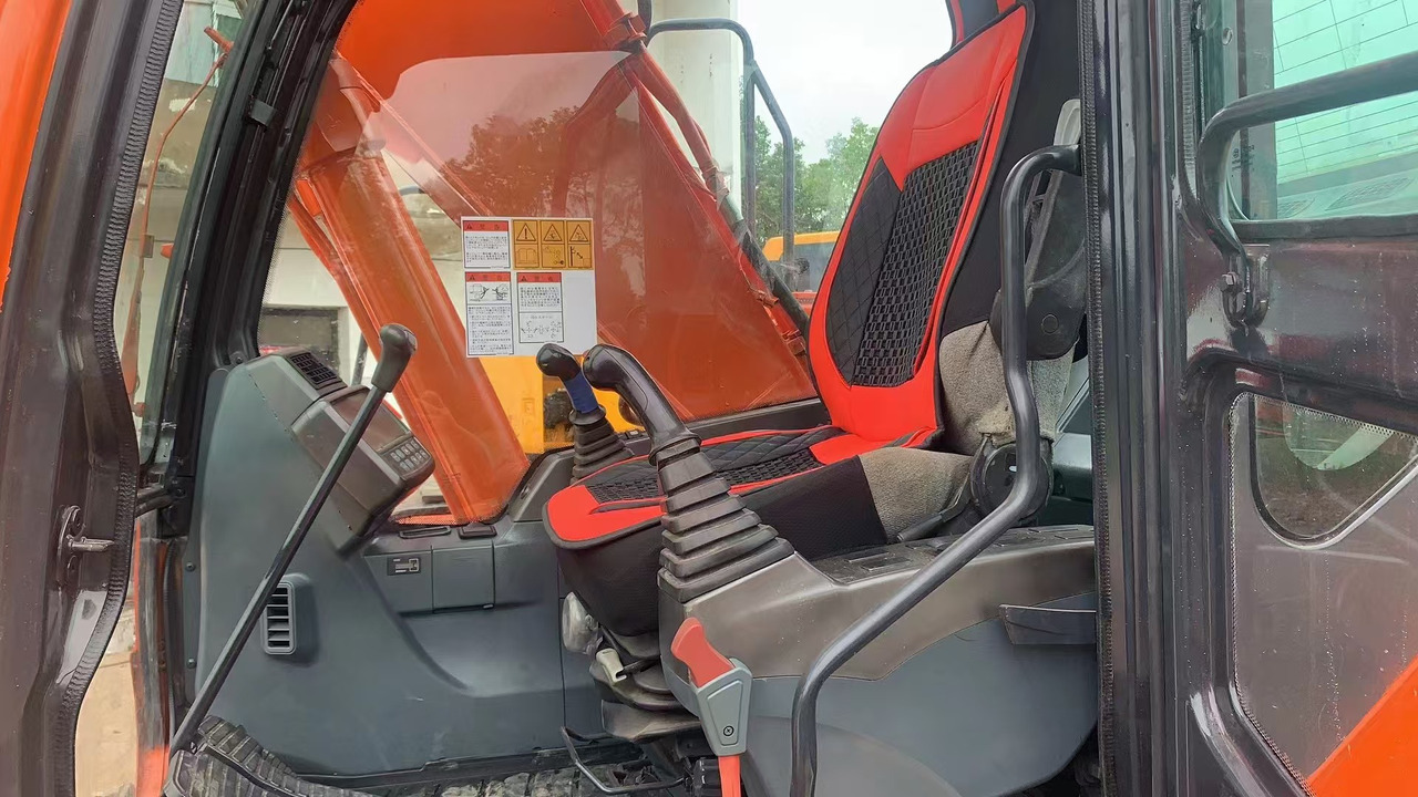 Гусеничный экскаватор DOOSAN DX150: фото 7