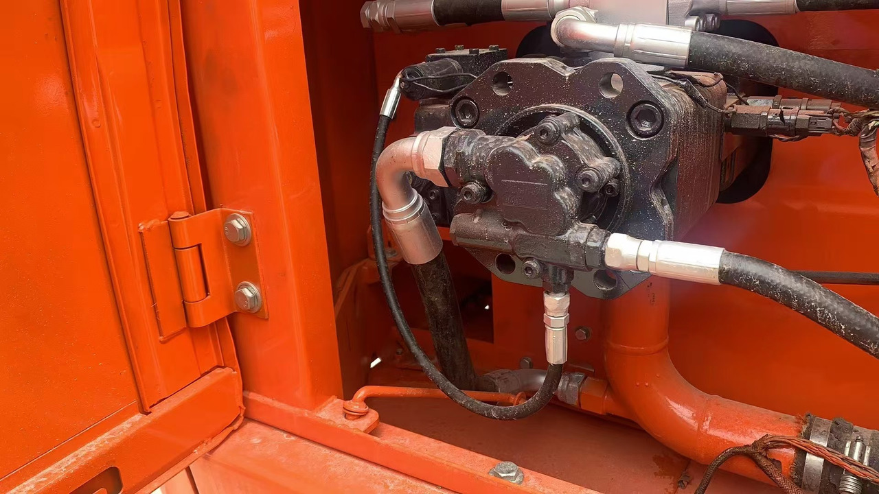 Гусеничный экскаватор DOOSAN DX150: фото 6