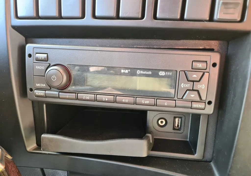 ORYGINALNE RADIO MP3 BLUETOOTH CD AUX USB 12V VOLVO FE FL EURO 6 - Кабина и интерьер: фото 2 ORYGINALNE RADIO MP3 BLUETOOTH CD AUX USB 12V VOLVO FE FL EURO 6 - Кабина и интерьер: фото 2