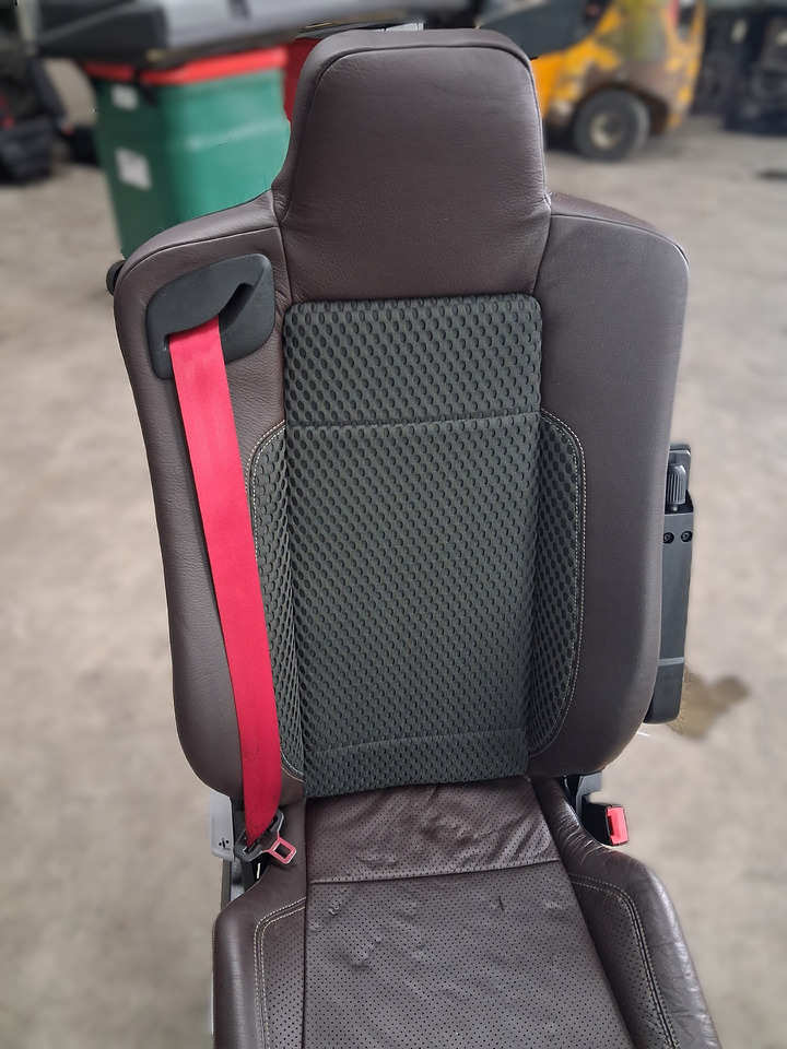 RENAULT FOTEL PRAWY SIEDZENIE PASAŻERA SKÓRA PNEUMATYCZNY RENAULT RANGE GAMA T C K - Сиденье для Грузовиков: фото 5 RENAULT FOTEL PRAWY SIEDZENIE PASAŻERA SKÓRA PNEUMATYCZNY RENAULT RANGE GAMA T C K - Сиденье для Грузовиков: фото 5