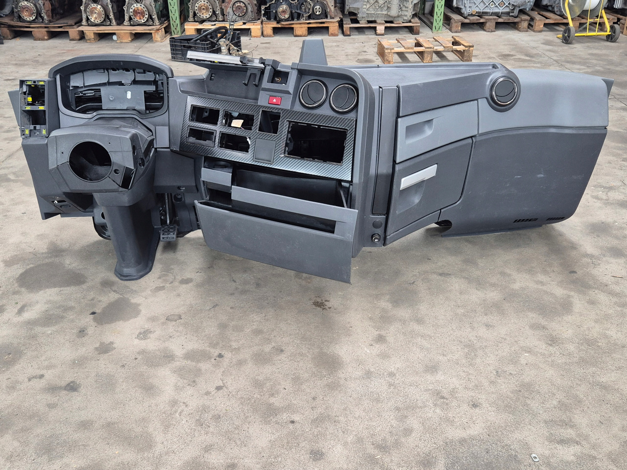 RENAULT KONSOLA KOMPLETNA KOKPIT DESKA PRZEKŁADKA ANGLIKA RENAULT GAMA T RANGE EVO - Кабина и интерьер для Грузовиков: фото 1 RENAULT KONSOLA KOMPLETNA KOKPIT DESKA PRZEKŁADKA ANGLIKA RENAULT GAMA T RANGE EVO - Кабина и интерьер для Грузовиков: фото 1