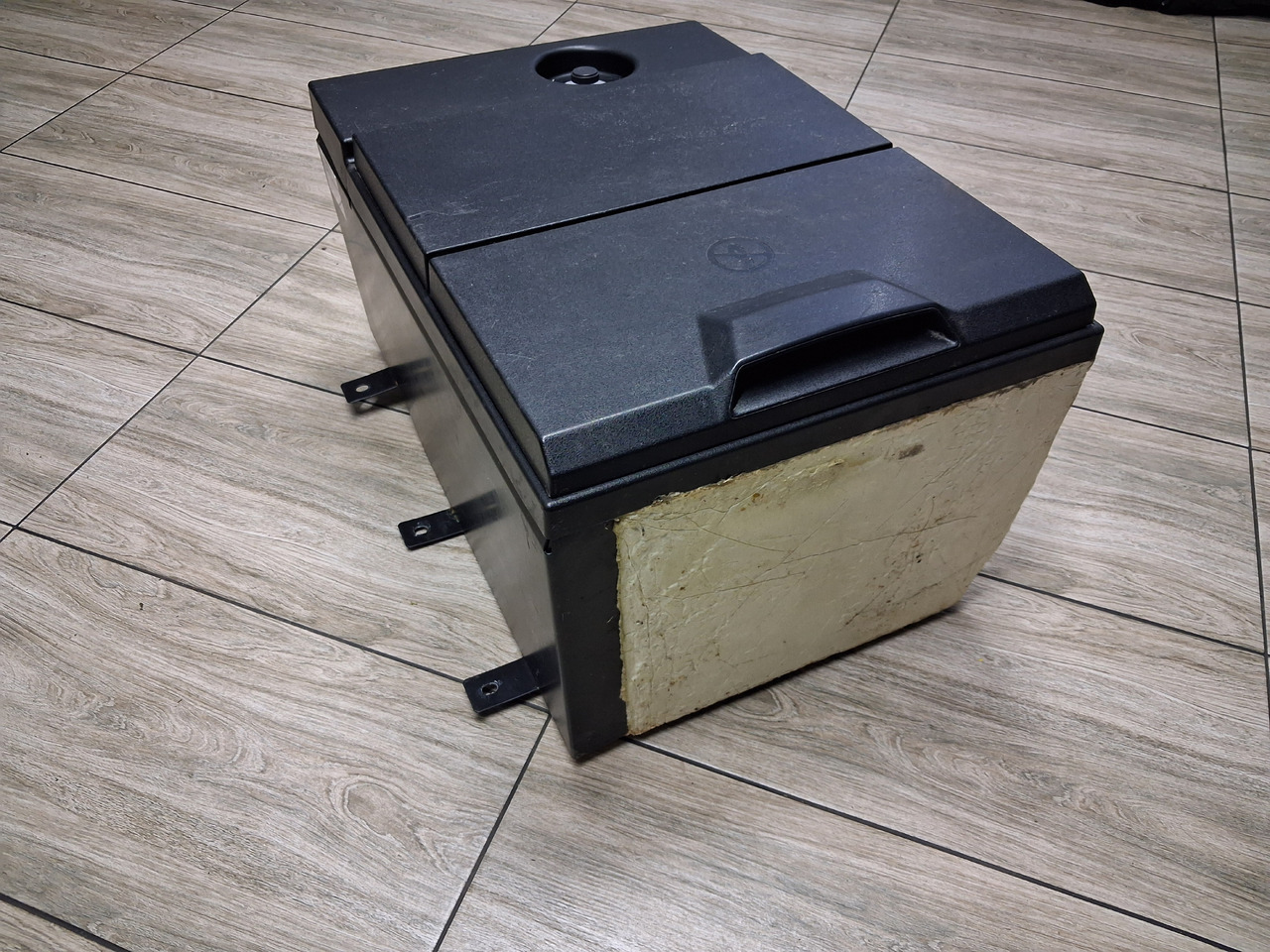 RENAULT LODÓWKA CHŁODZIARKA ORYGINAŁ RENAULT GAMA T HIGH WYSOKA KABINA - Кабина и интерьер для Грузовиков: фото 1 RENAULT LODÓWKA CHŁODZIARKA ORYGINAŁ RENAULT GAMA T HIGH WYSOKA KABINA - Кабина и интерьер для Грузовиков: фото 1