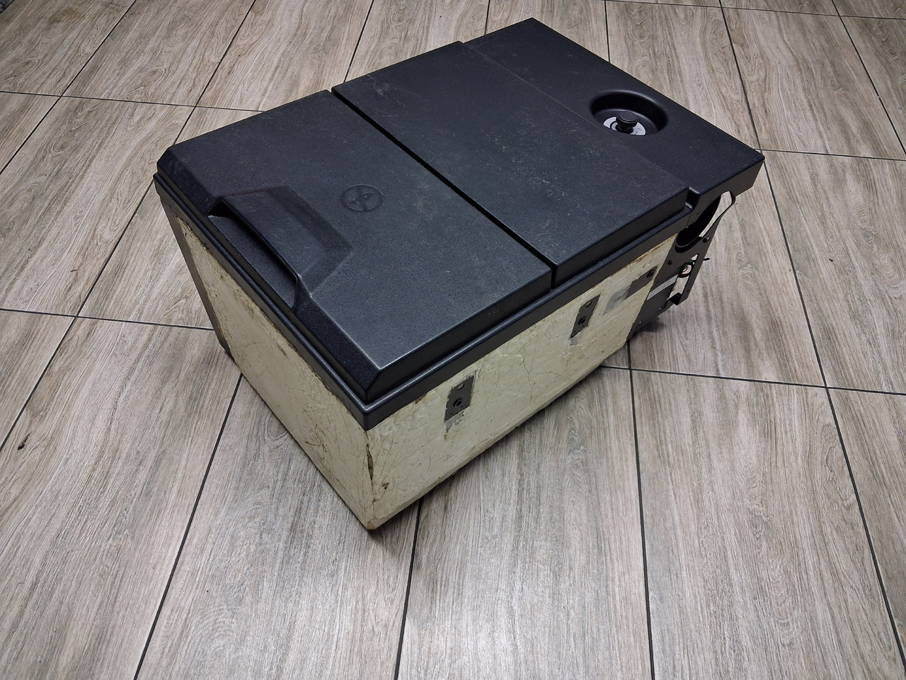 RENAULT LODÓWKA CHŁODZIARKA ORYGINAŁ RENAULT GAMA T HIGH WYSOKA KABINA - Кабина и интерьер для Грузовиков: фото 2 RENAULT LODÓWKA CHŁODZIARKA ORYGINAŁ RENAULT GAMA T HIGH WYSOKA KABINA - Кабина и интерьер для Грузовиков: фото 2