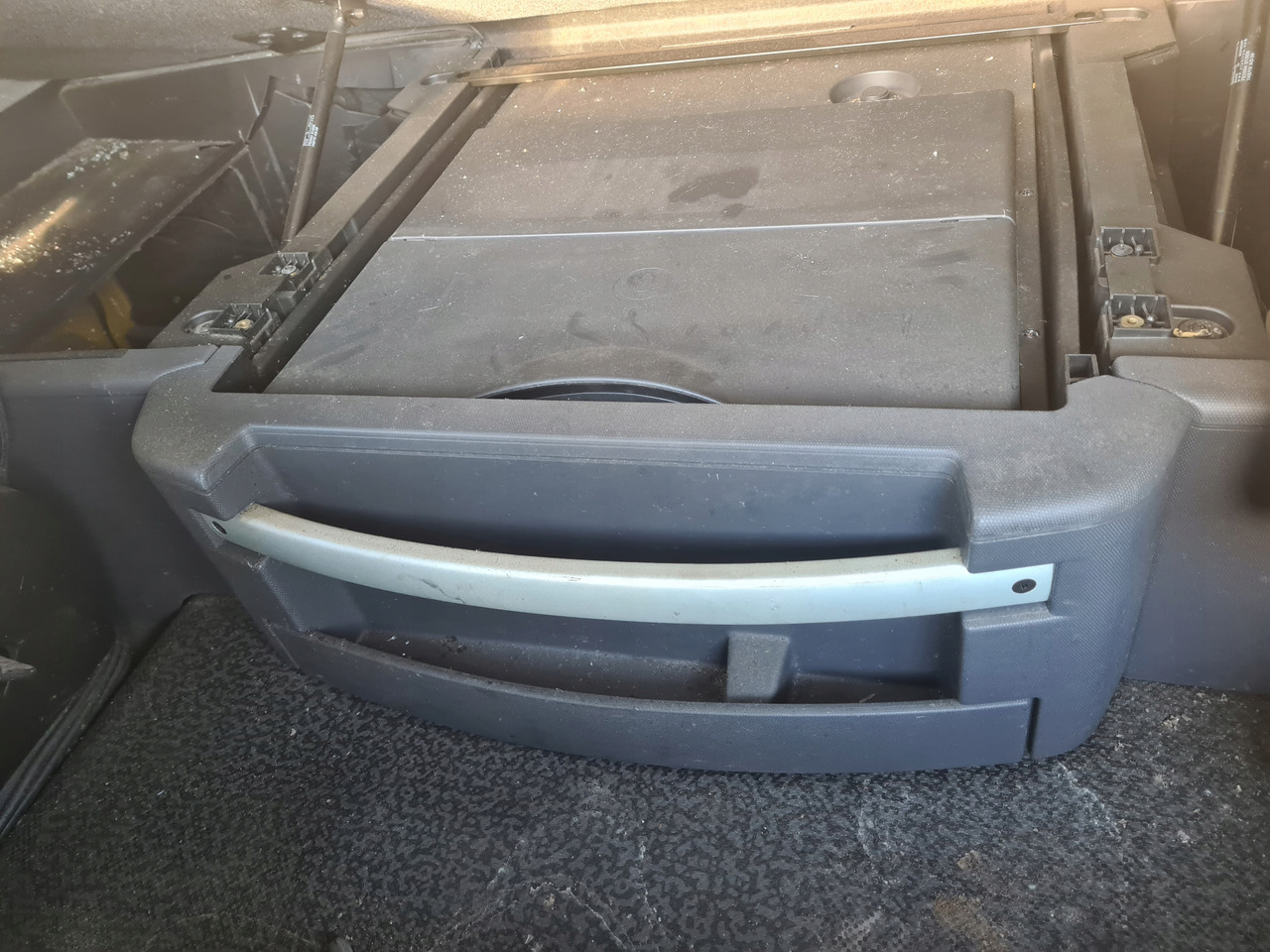 RENAULT LODÓWKA CHŁODZIARKA ORYGINAŁ RENAULT GAMA T RANGE ŚREDNIA KABINA - Кабина и интерьер для Грузовиков: фото 1 RENAULT LODÓWKA CHŁODZIARKA ORYGINAŁ RENAULT GAMA T RANGE ŚREDNIA KABINA - Кабина и интерьер для Грузовиков: фото 1