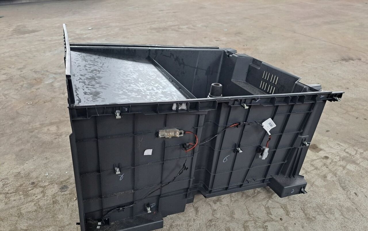 Renault SCHOWEK PRAWY SZUFLADA POD ŁÓŻKO RENAULT GAMA T HIGH 82315005 - Кабина и интерьер для Грузовиков: фото 4 Renault SCHOWEK PRAWY SZUFLADA POD ŁÓŻKO RENAULT GAMA T HIGH 82315005 - Кабина и интерьер для Грузовиков: фото 4