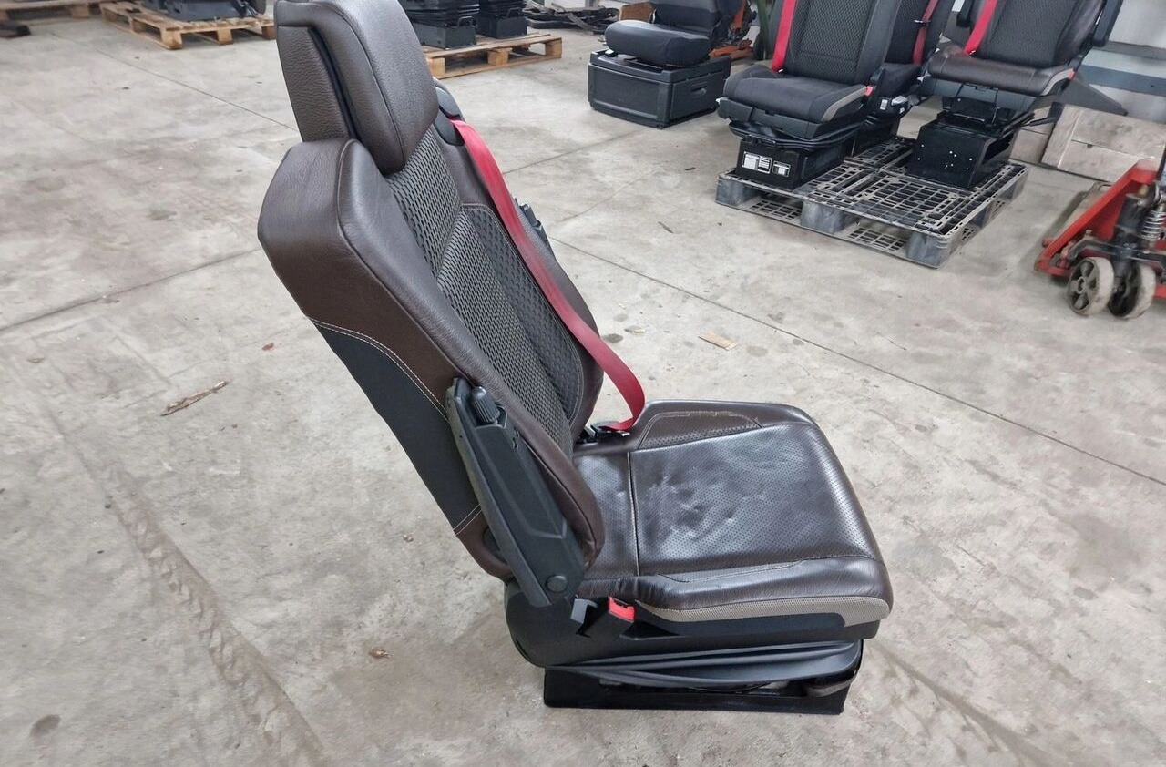 Renault SIEDZENIE KIEROWCY Renault GAMA T C K - Сиденье для Грузовиков: фото 4 Renault SIEDZENIE KIEROWCY Renault GAMA T C K - Сиденье для Грузовиков: фото 4