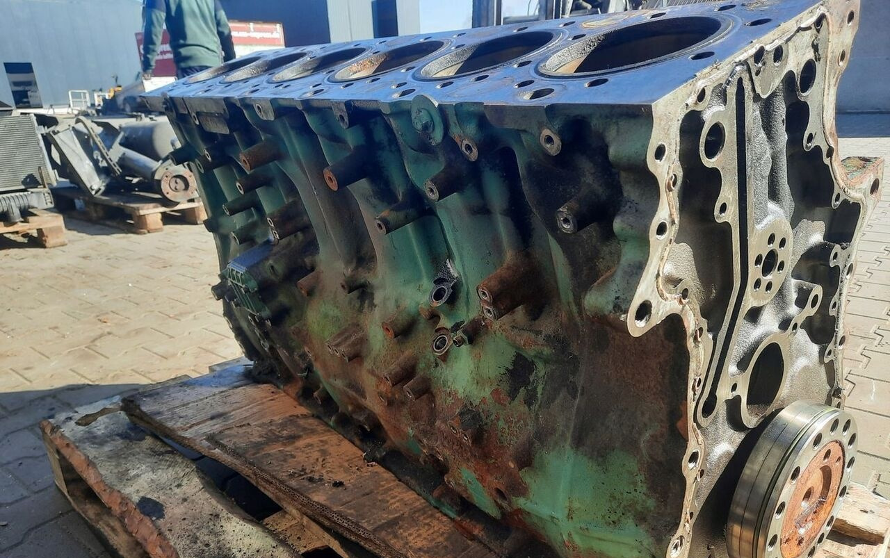 VOLVO BLOK Z WAŁEM I TŁOKAMI D13*399578* K1 Volvo FH 4 - Блок цилиндров для Грузовиков: фото 2 VOLVO BLOK Z WAŁEM I TŁOKAMI D13*399578* K1 Volvo FH 4 - Блок цилиндров для Грузовиков: фото 2