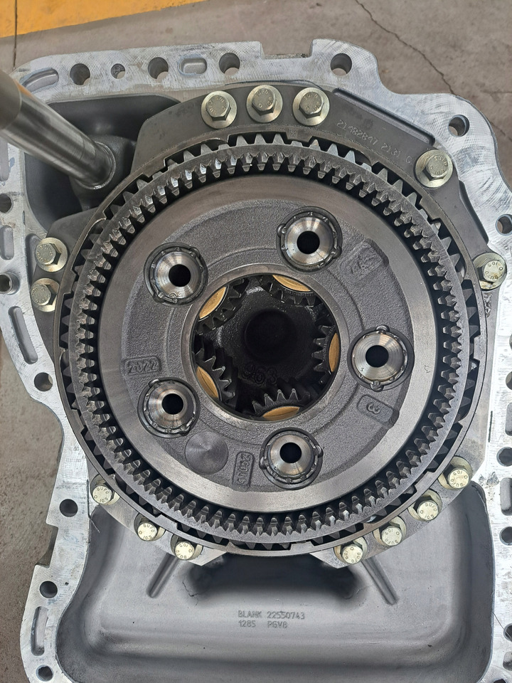 VOLVO OBUDOWA TYŁ REDUKTOR SKRZYNI I-SHIFT AUTOMAT AT 2612 TRAG-G VOLVO FH 4 FH 5 RENAULT GAMA T - Коробка передач и запчасти для Грузовиков: фото 3 VOLVO OBUDOWA TYŁ REDUKTOR SKRZYNI I-SHIFT AUTOMAT AT 2612 TRAG-G VOLVO FH 4 FH 5 RENAULT GAMA T - Коробка передач и запчасти для Грузовиков: фото 3