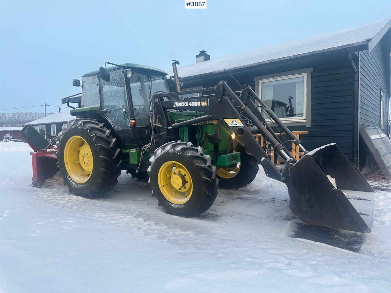 1987 John Deere Power Synchron 2450 4x4 w/ Quicke 4300 front loader, snow blower and gravel bucket. WATCH VIDEO. - Трактор: фото 1 1987 John Deere Power Synchron 2450 4x4 w/ Quicke 4300 front loader, snow blower and gravel bucket. WATCH VIDEO. - Трактор: фото 1
