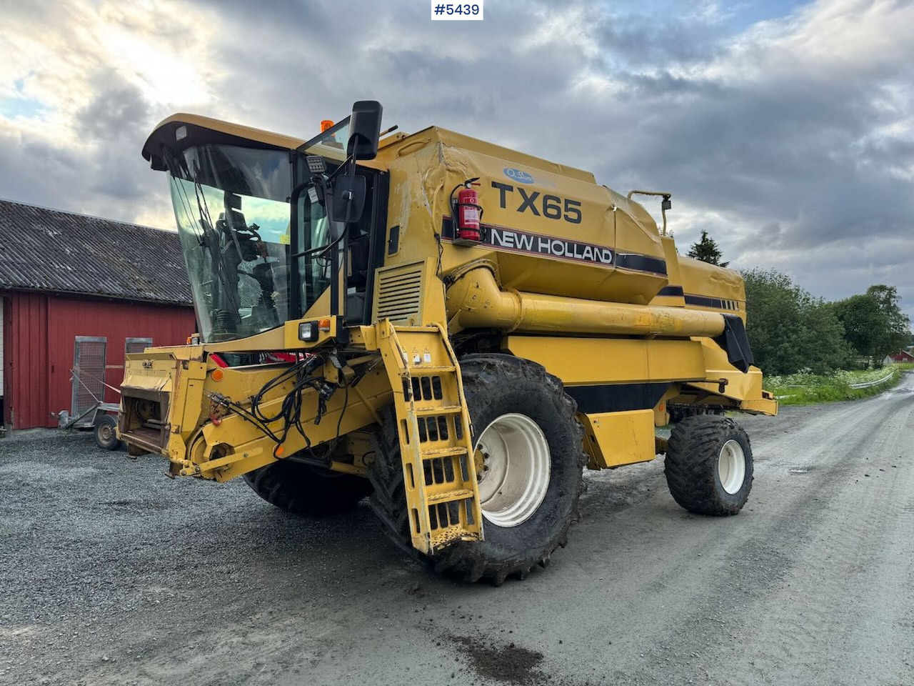 1995 New Holland TX65 m/ 20 fot skjærebord og henger - Зерноуборочный комбайн: фото 1 1995 New Holland TX65 m/ 20 fot skjærebord og henger - Зерноуборочный комбайн: фото 1