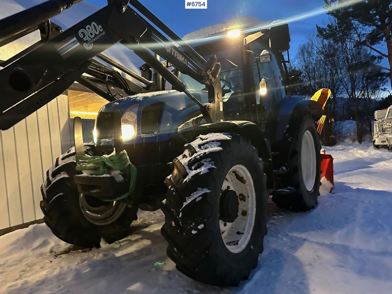 2004 New Holland TS115A 4x4 w/ Front loader, bucket, grading bucket and snow blower. - Трактор: фото 3 2004 New Holland TS115A 4x4 w/ Front loader, bucket, grading bucket and snow blower. - Трактор: фото 3