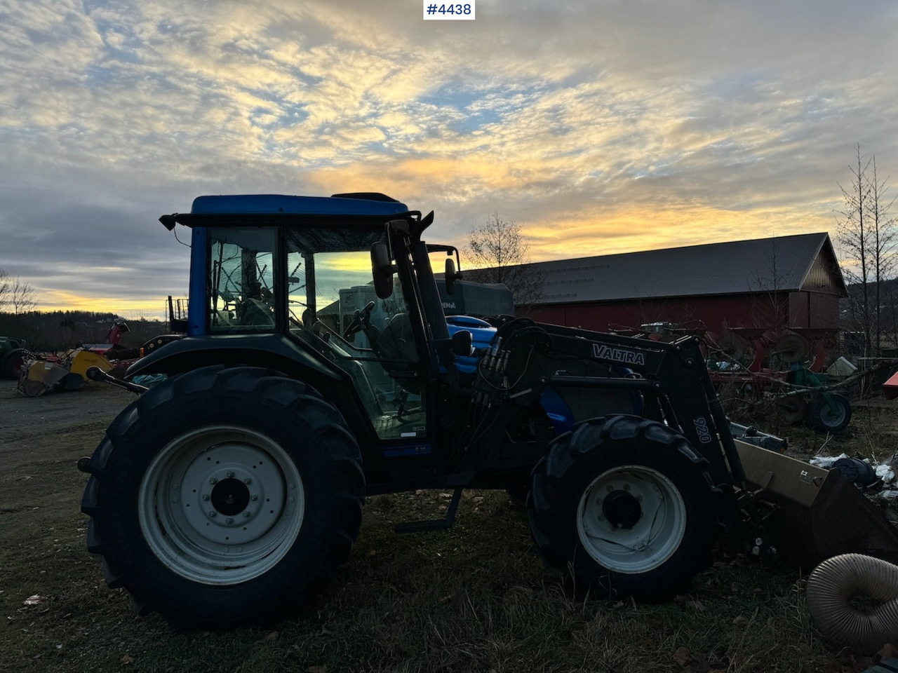 2005 Valtra A75-4 4x4 w/ Front loader and bucket. 3250 hours! - Трактор: фото 2 2005 Valtra A75-4 4x4 w/ Front loader and bucket. 3250 hours! - Трактор: фото 2