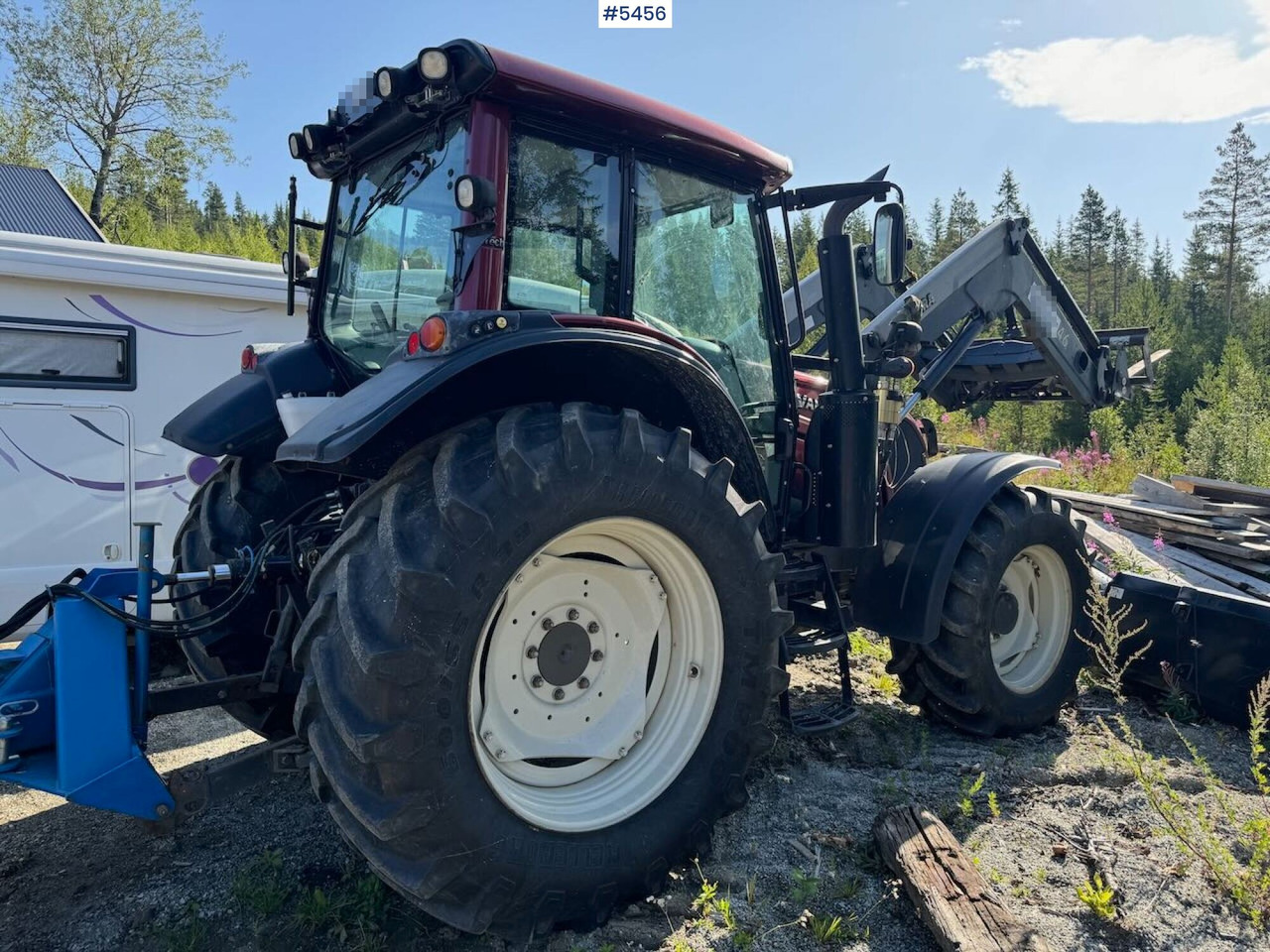 2015 Valtra N123 w/ front loader - Трактор: фото 2 2015 Valtra N123 w/ front loader - Трактор: фото 2