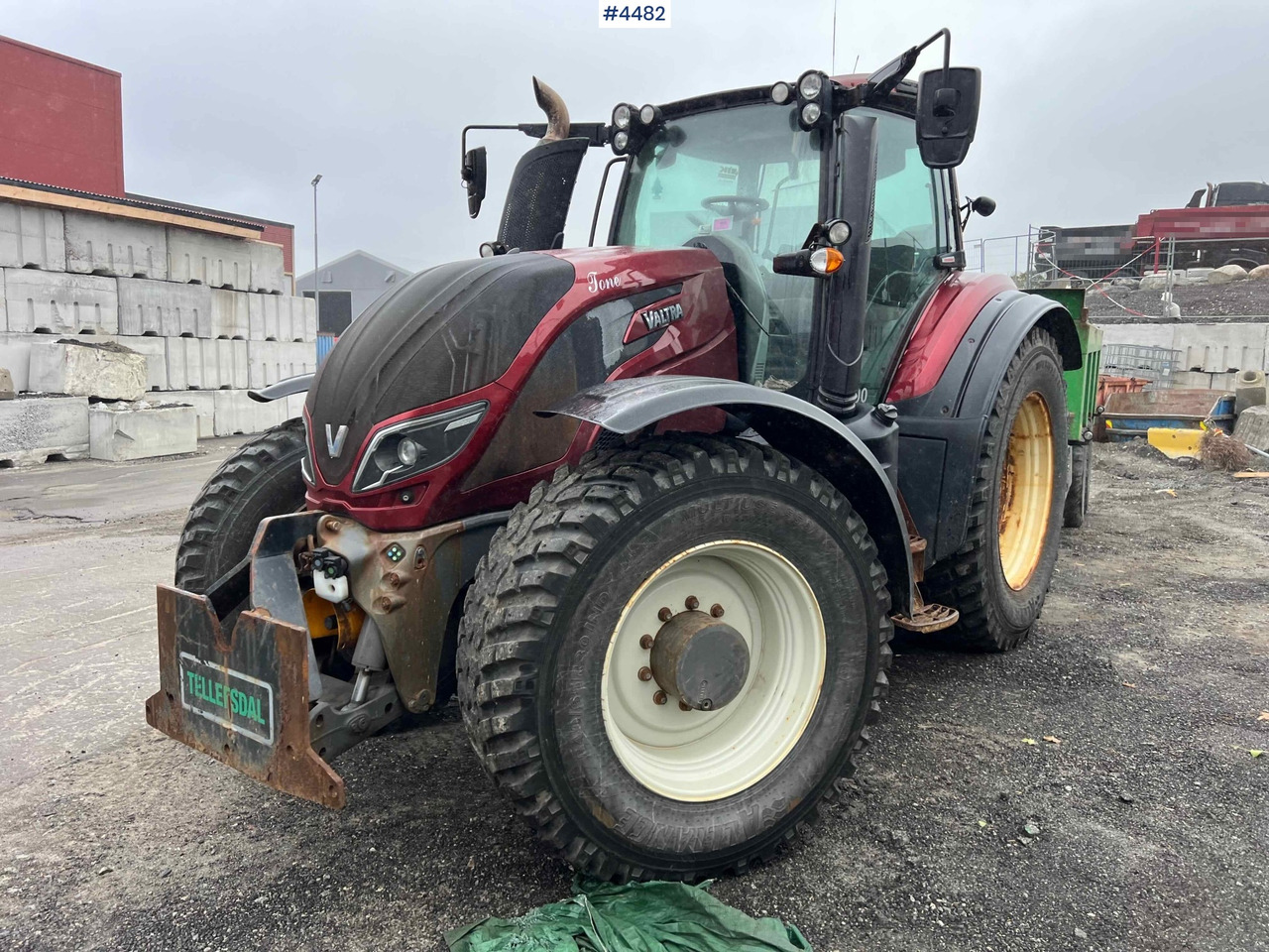 2017 Valtra T234 tractor Plow rigged Tractor w/ 2011 Foss-Eik 5.150 Trailer - Трактор: фото 1 2017 Valtra T234 tractor Plow rigged Tractor w/ 2011 Foss-Eik 5.150 Trailer - Трактор: фото 1