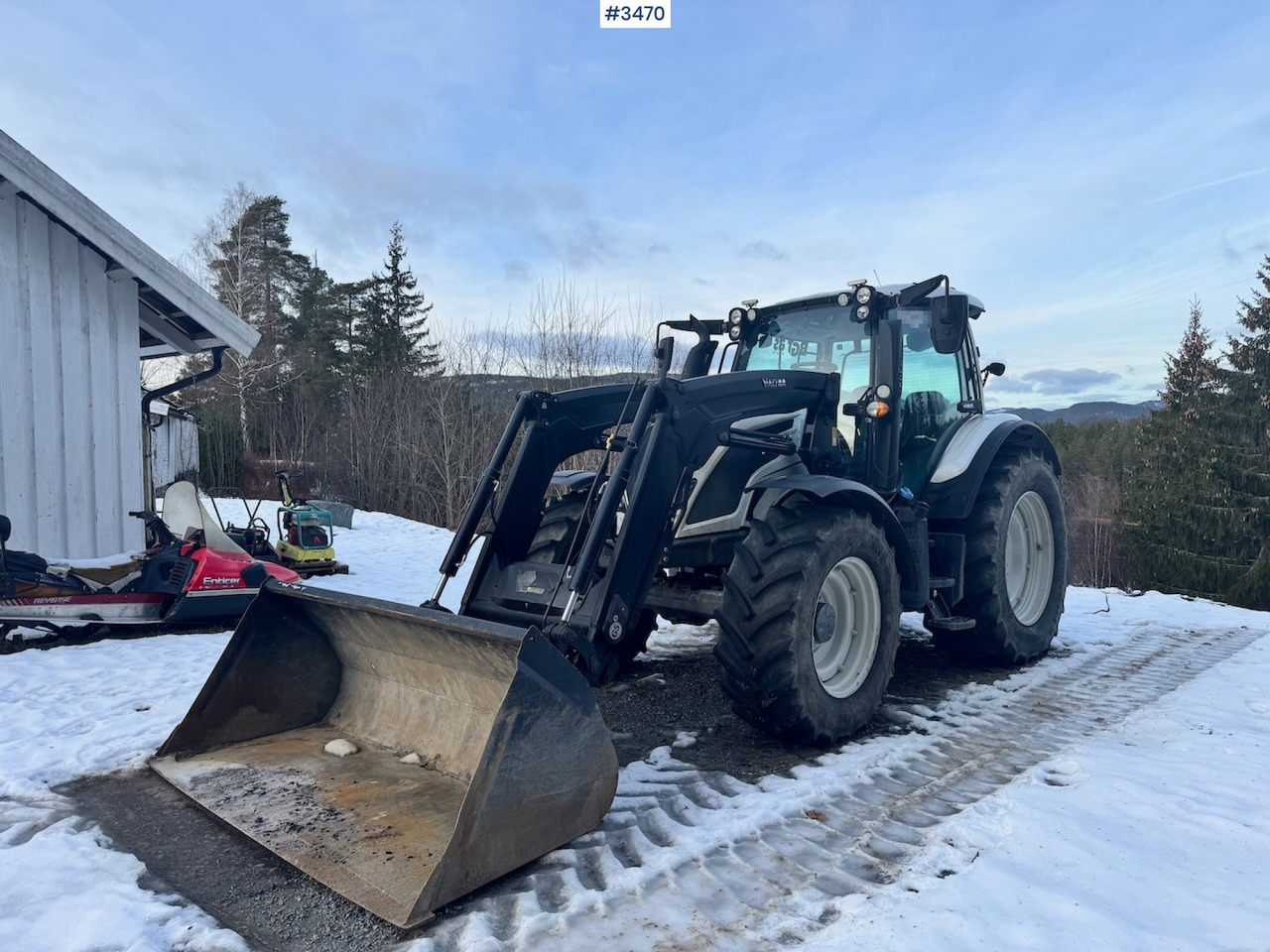 2019 Valtra N134 w/ Front loader and bucket. 900 hours! - Трактор: фото 1 2019 Valtra N134 w/ Front loader and bucket. 900 hours! - Трактор: фото 1