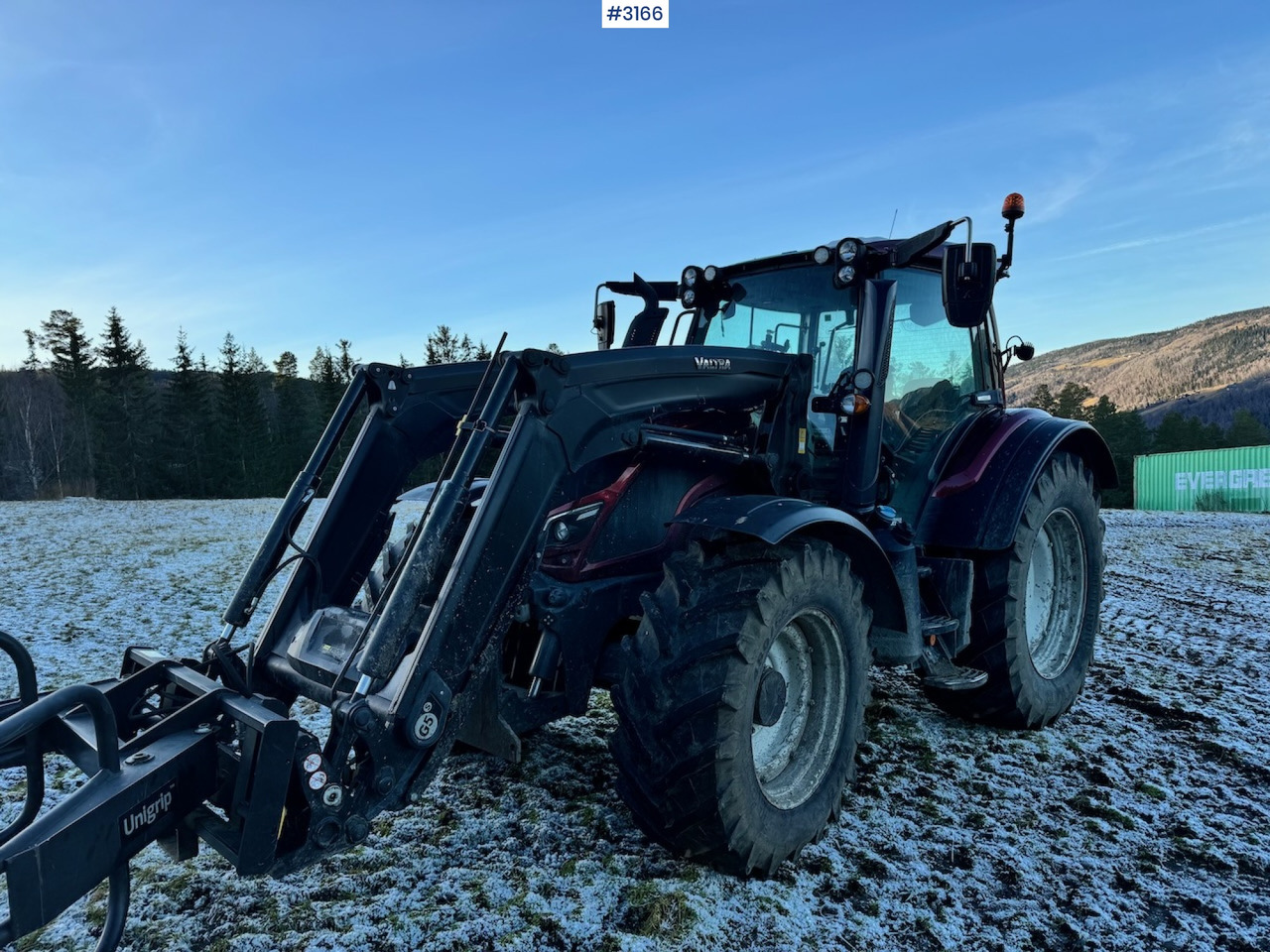 Трактор 2019 Valtra N174 4x4 With front loader, snowplow blade, and 2 sets of tires. 2770 hours!: фото 1
