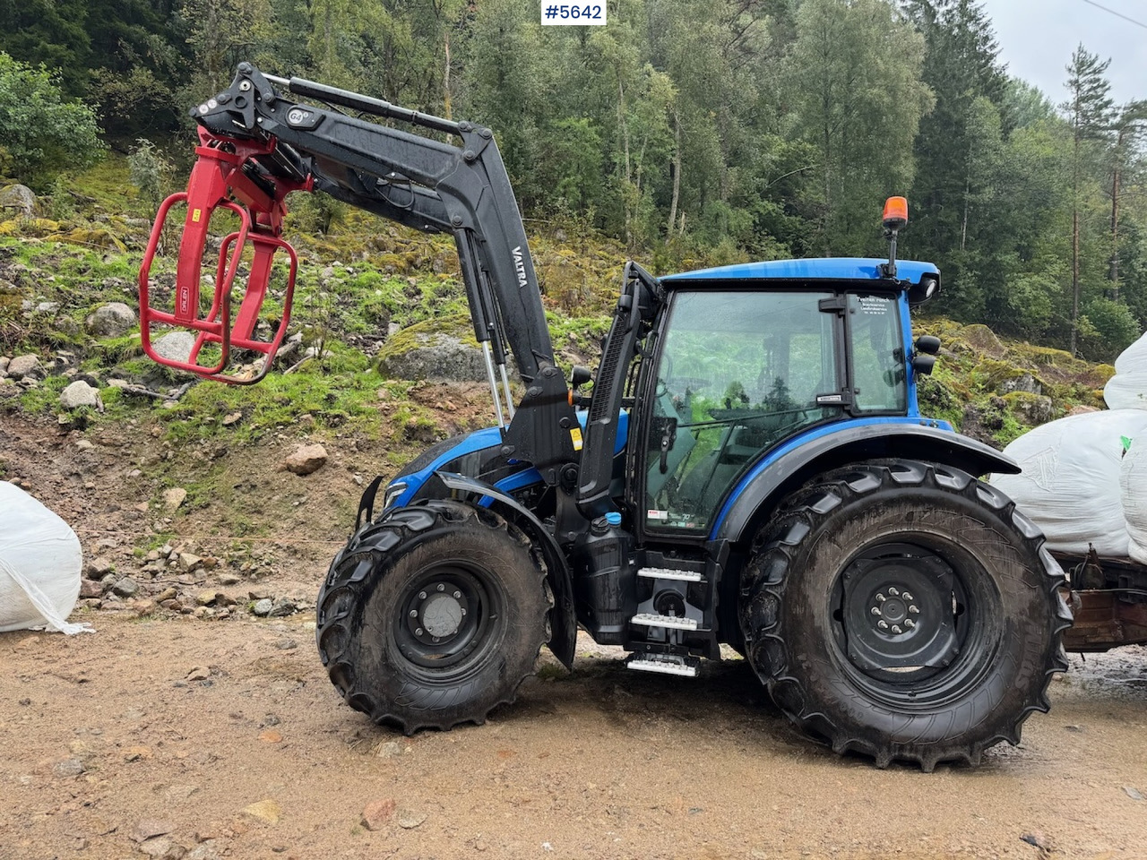2022 Valtra G105 with front loader and 2 sets of tires - Трактор: фото 4 2022 Valtra G105 with front loader and 2 sets of tires - Трактор: фото 4