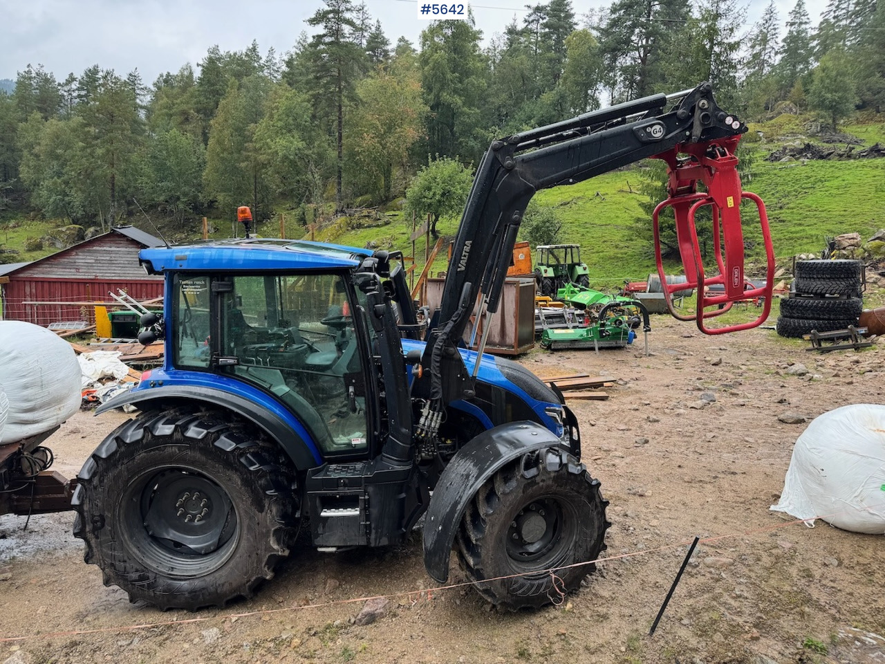 2022 Valtra G105 with front loader and 2 sets of tires - Трактор: фото 5 2022 Valtra G105 with front loader and 2 sets of tires - Трактор: фото 5