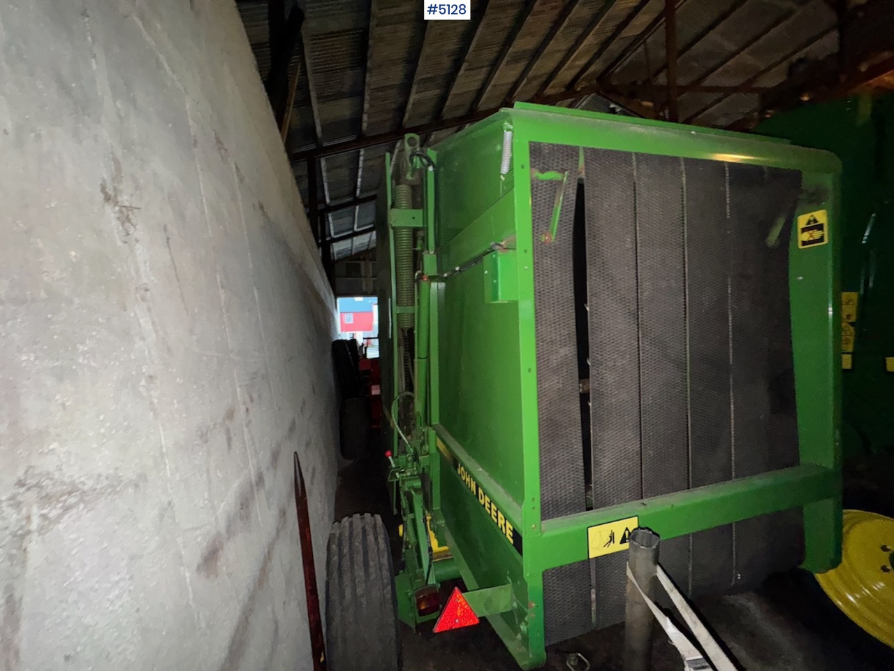 John Deere 550 Round Baler - Техника для сенозаготовки: фото 2 John Deere 550 Round Baler - Техника для сенозаготовки: фото 2