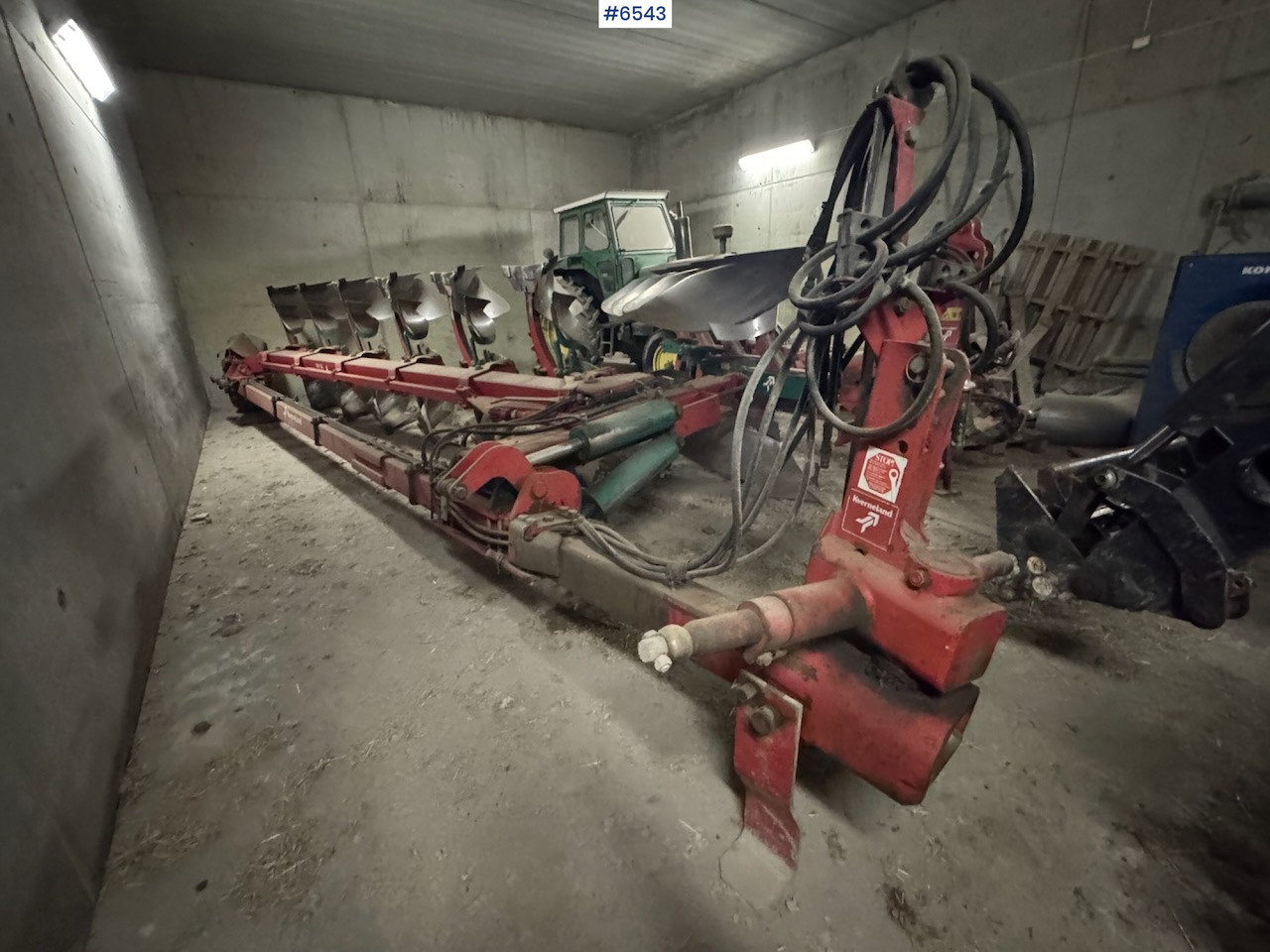 Kverneland PB100 6-Flour Vario Semi-Reversible Plough - Техника для обработки почвы: фото 1 Kverneland PB100 6-Flour Vario Semi-Reversible Plough - Техника для обработки почвы: фото 1