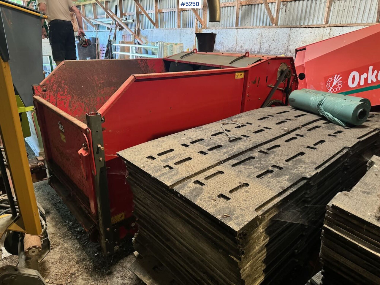 TKS K2 CombiCutter (round‑bale shredder/feeder machine) - Техника для сенозаготовки: фото 2 TKS K2 CombiCutter (round‑bale shredder/feeder machine) - Техника для сенозаготовки: фото 2