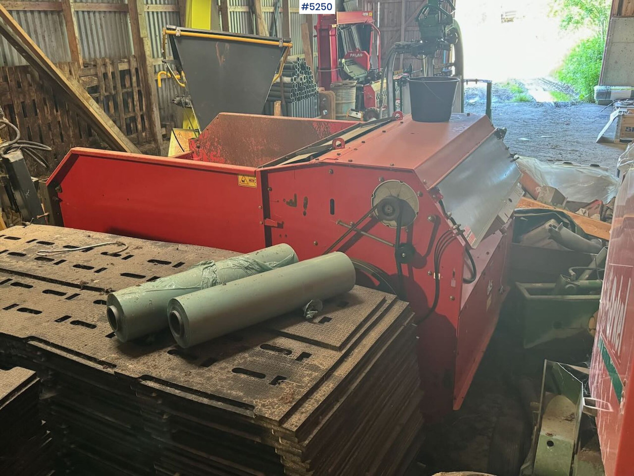 TKS K2 CombiCutter (round‑bale shredder/feeder machine) - Техника для сенозаготовки: фото 4 TKS K2 CombiCutter (round‑bale shredder/feeder machine) - Техника для сенозаготовки: фото 4